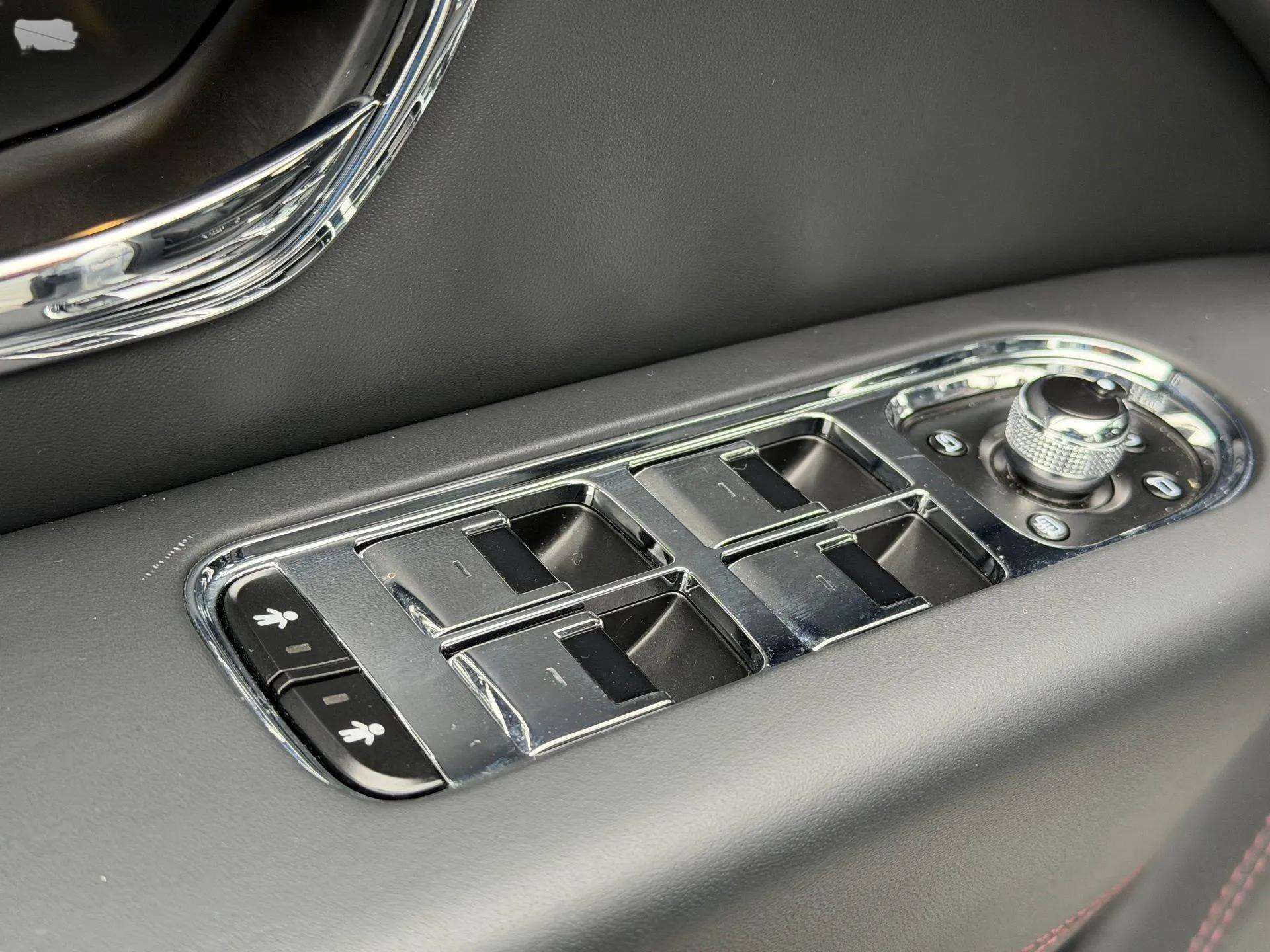 Used 2024 Bentley Bentayga Extended Wheelbase image 53