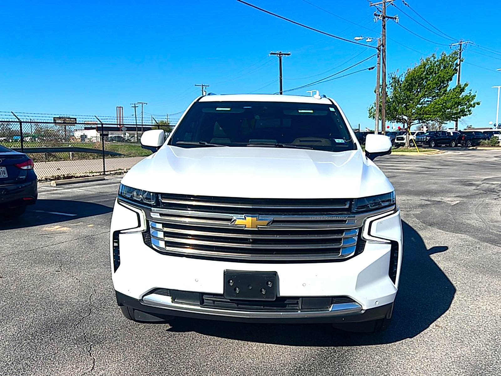 Used 2023 Chevrolet Suburban High Country image 2