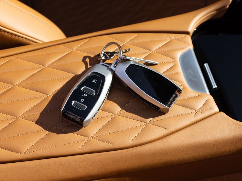 Used 2025 Aston Martin DB12 Volante image 60