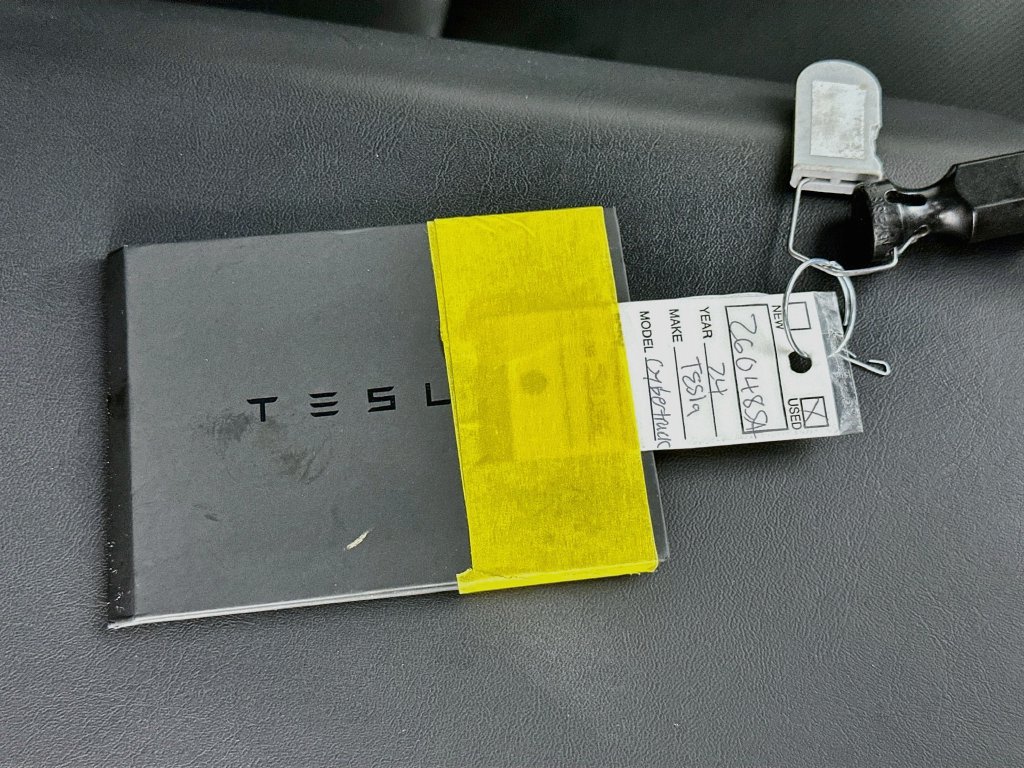 Used 2024 Tesla Cybertruck AWD Crew Cab image 30