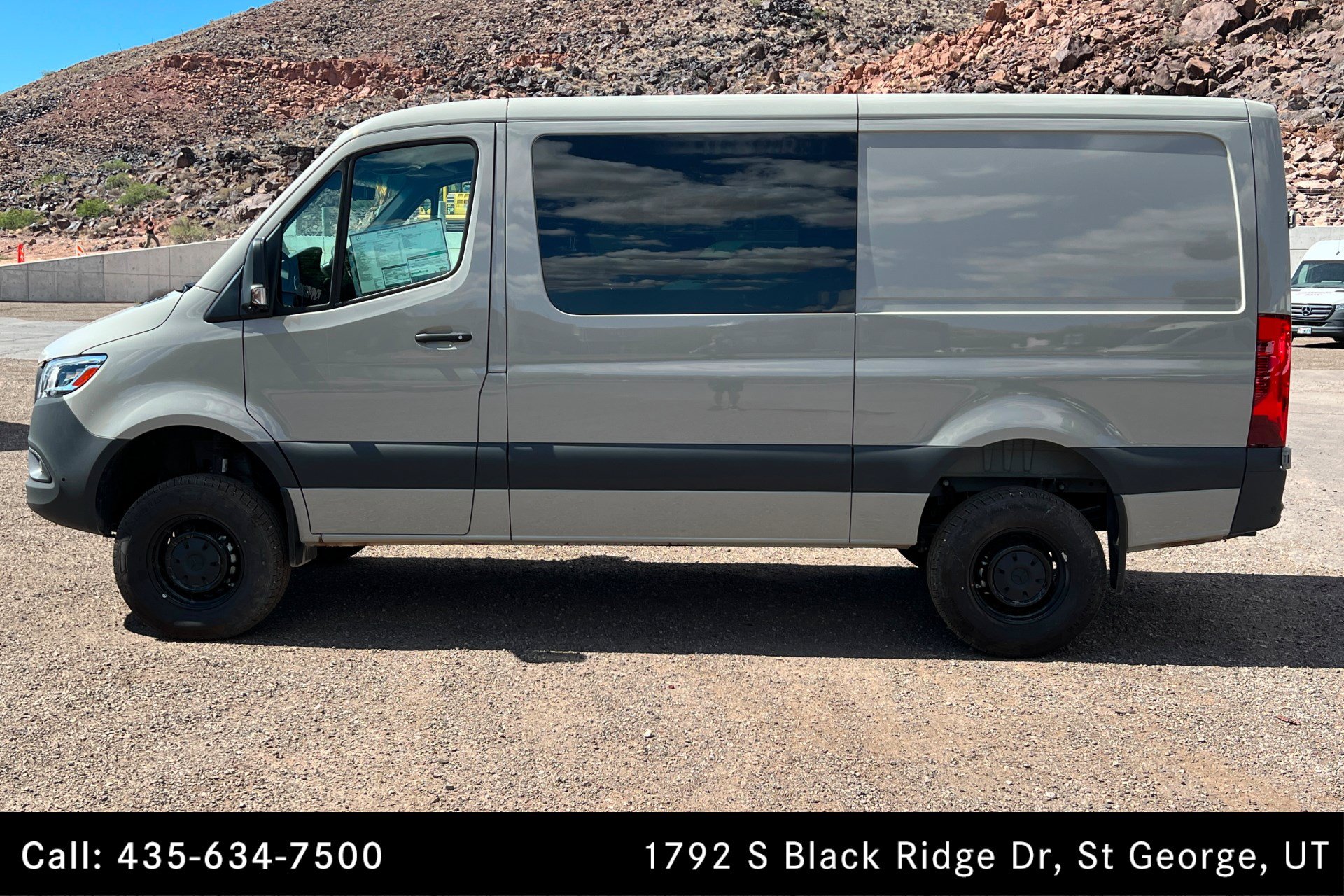 Used 2025 Mercedes-Benz Sprinter 2500 image 2