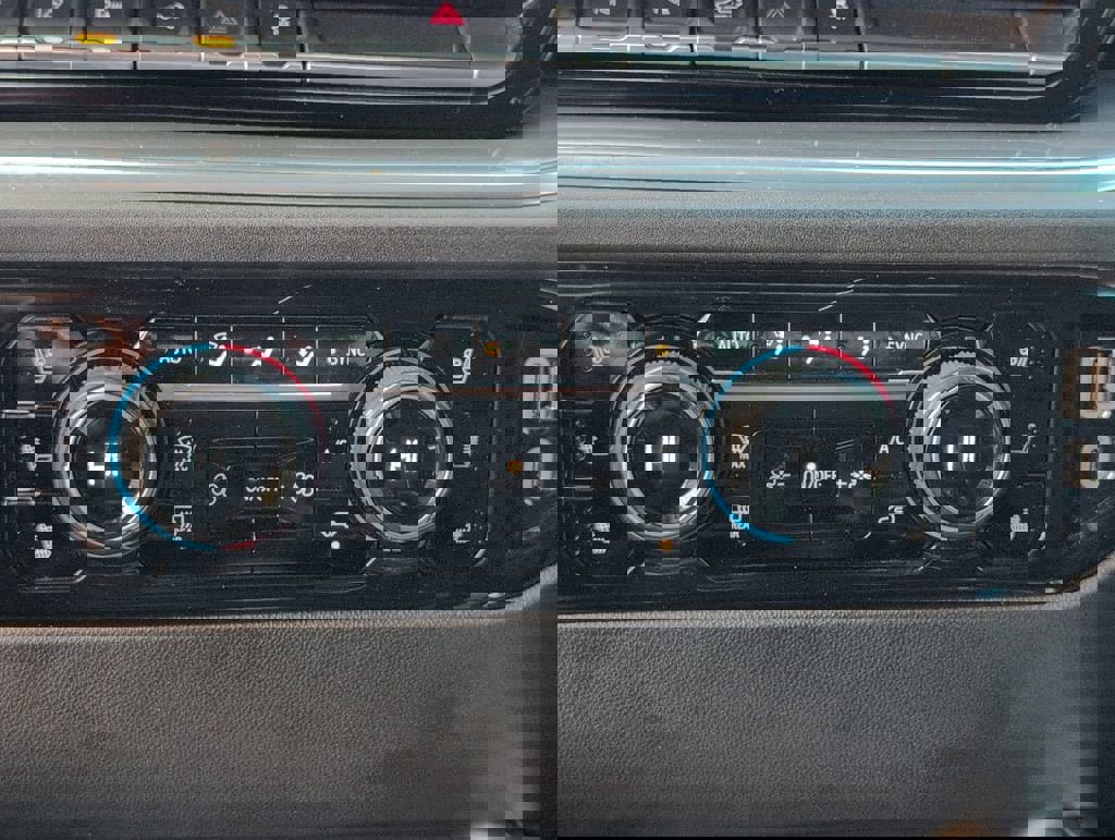 Used 2024 Chevrolet Silverado 3500 High Country w/ High Country Premium Package image 20