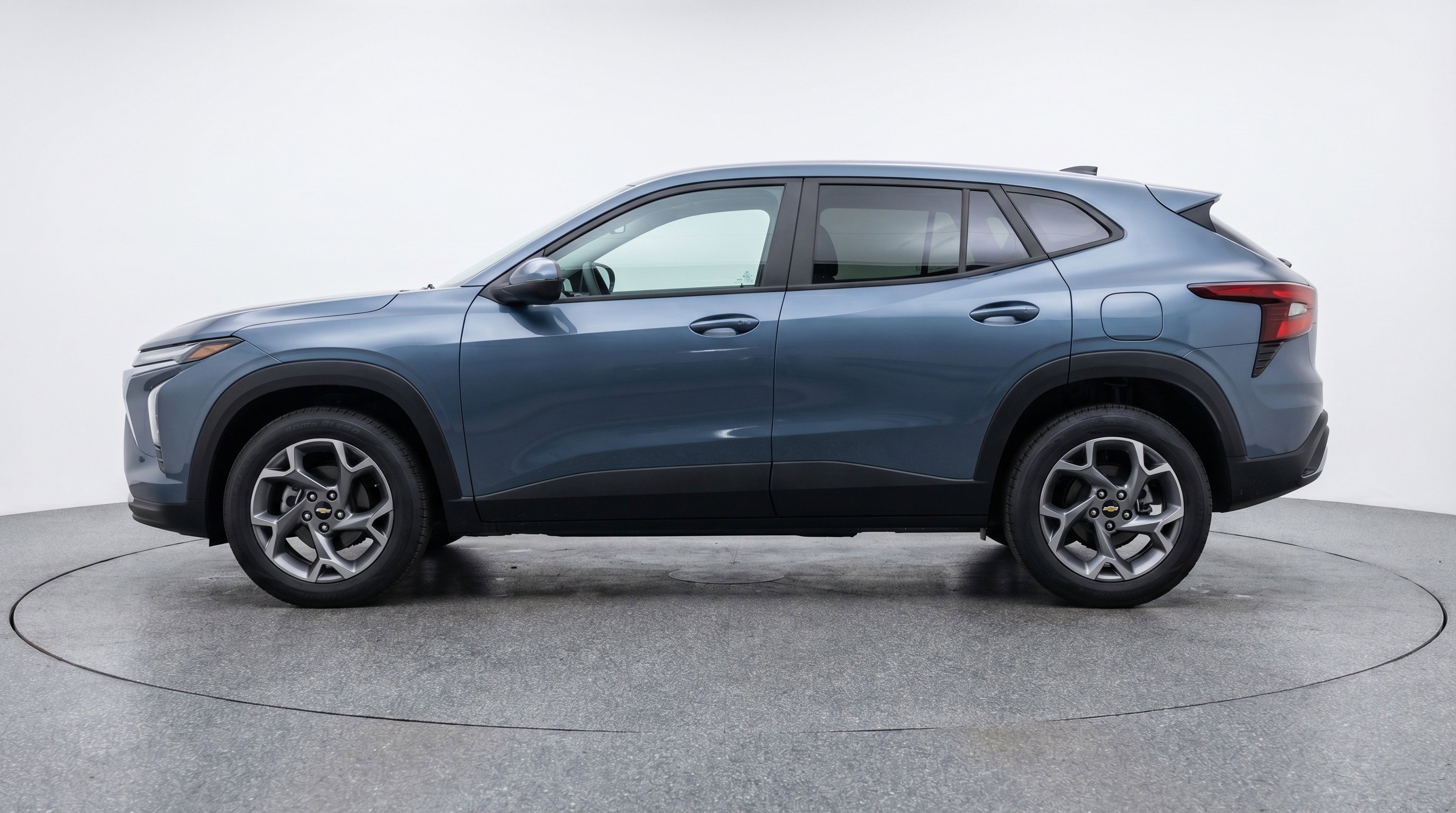 Used 2025 Chevrolet Trax LT FWD image 5