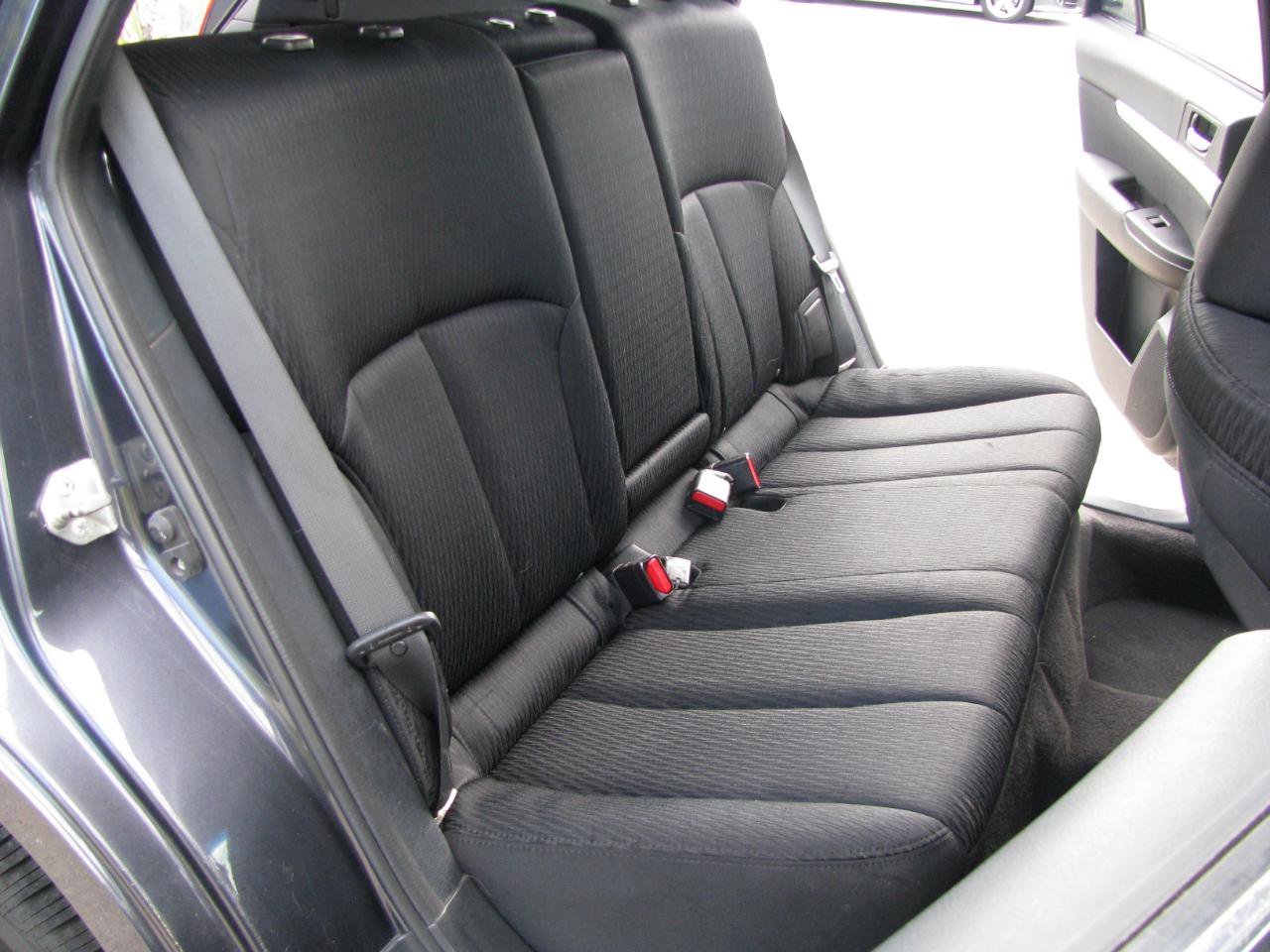 Used 2010 Subaru Outback 2.5i Premium AWD/4WD image 13