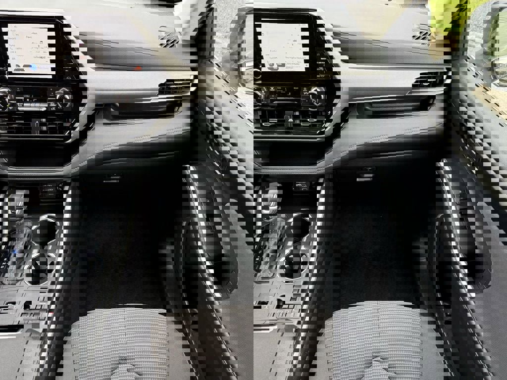 Used 2025 Toyota Highlander LE image 15