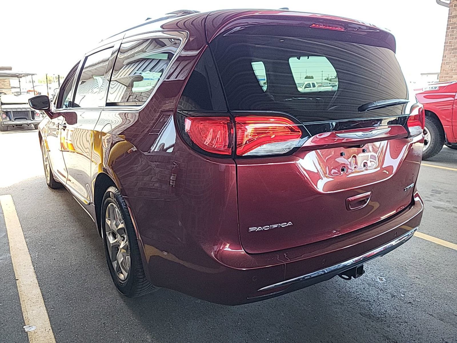Used 2019 Chrysler Pacifica Limited w/ Advanced Safetytec Group FWD image 6
