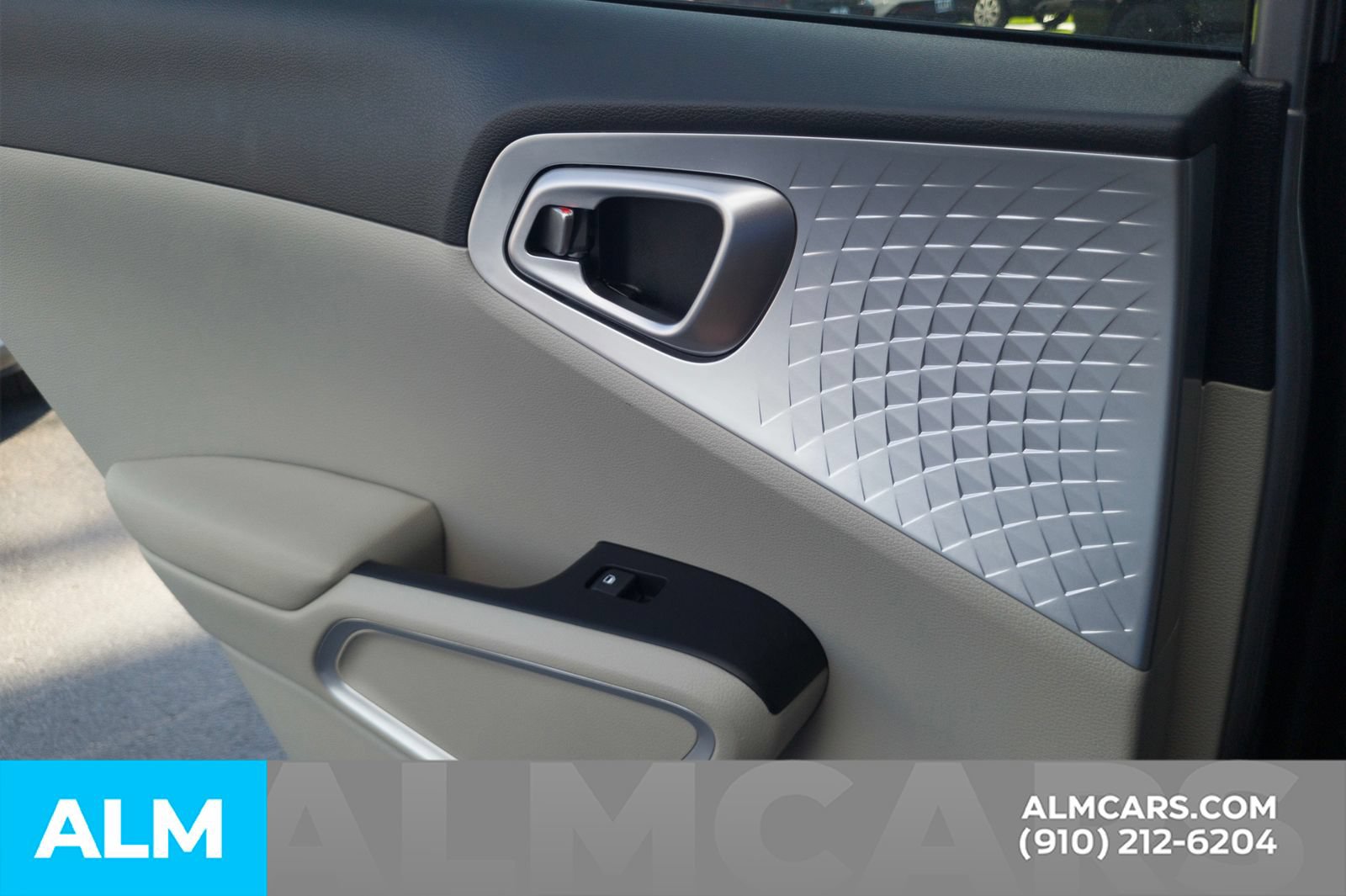 Used 2025 Kia Soul LX w/ LX Technology Package FWD image 21