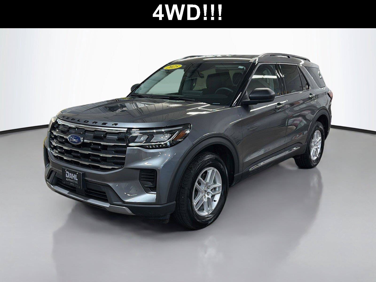 Used 2025 Ford Explorer Active AWD/4WD image 4