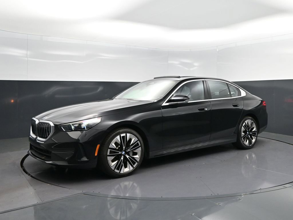 Certified 2025 BMW 530i image 3