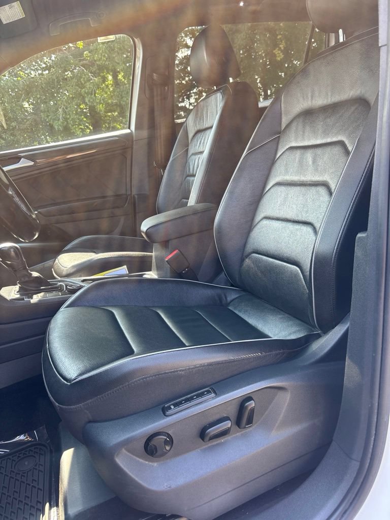 Used 2020 Volkswagen Tiguan SEL Premium R-Line w/ 3rd Row Seat Package AWD/4WD image 16