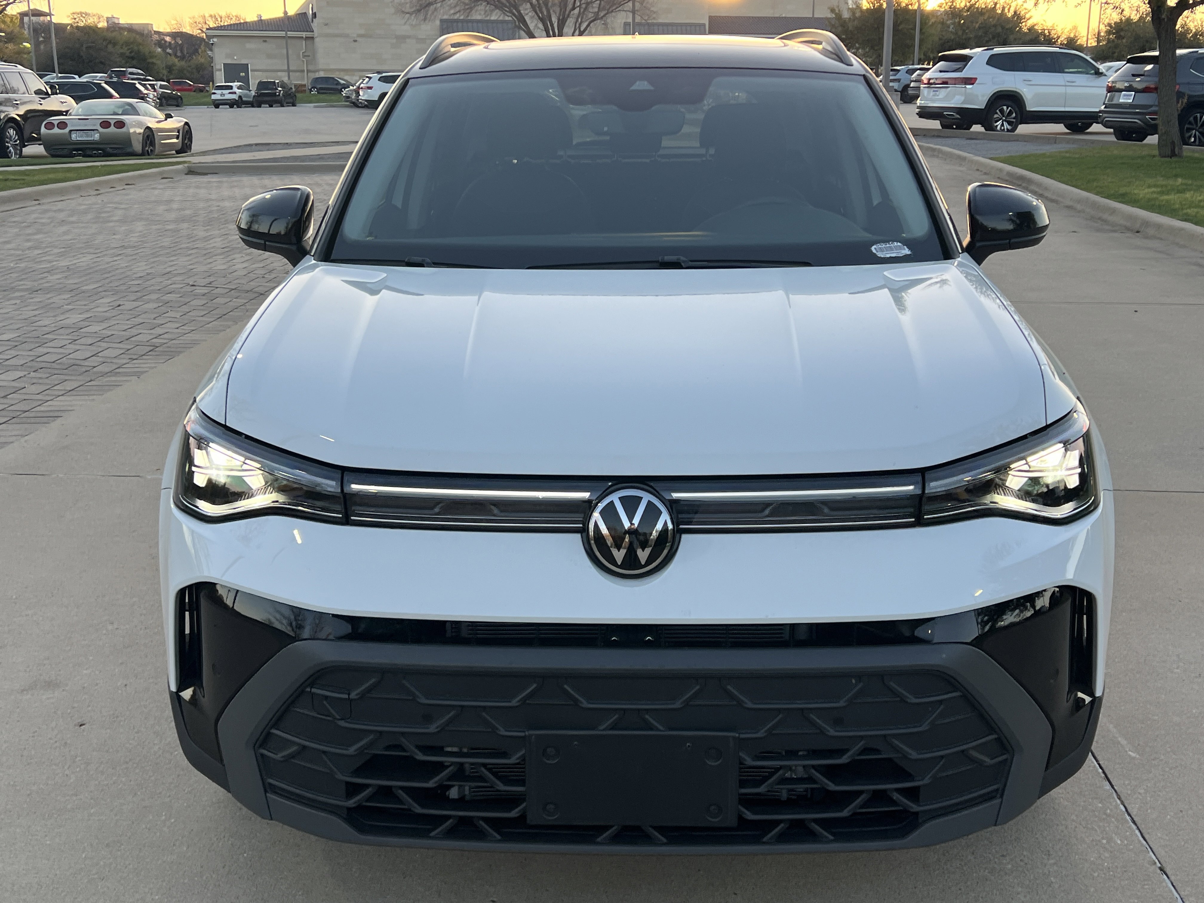 Used 2025 Volkswagen Taos SE image 3