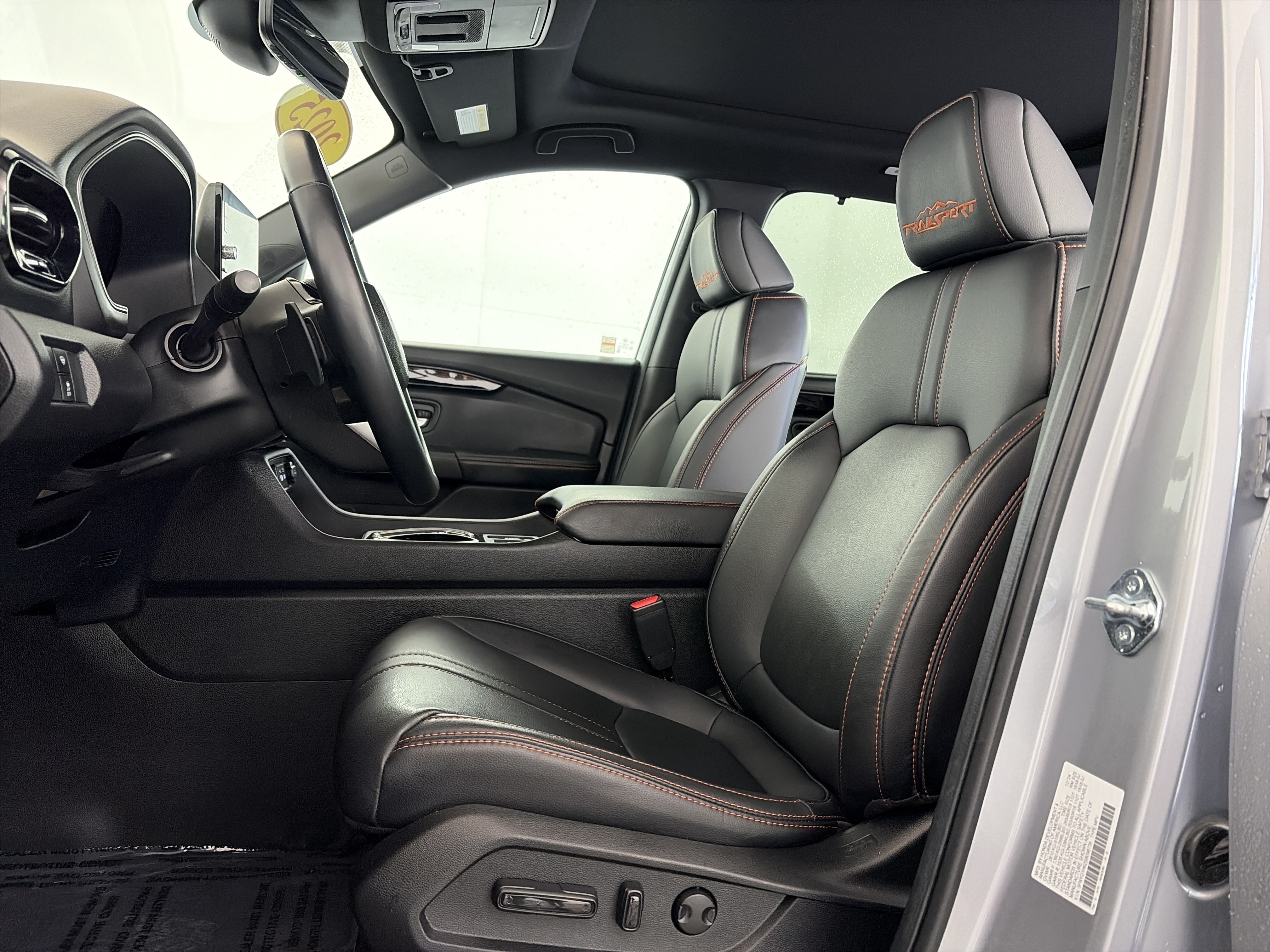 Used 2025 Honda Pilot TrailSport image 8
