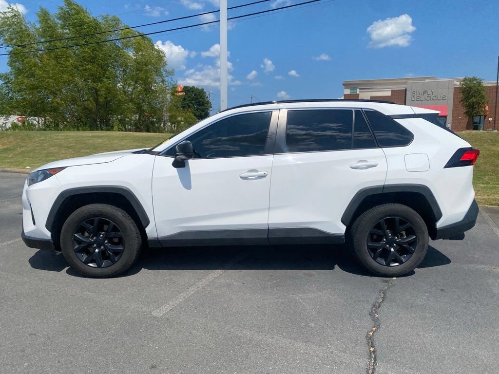 Used 2021 Toyota RAV4 LE FWD image 4