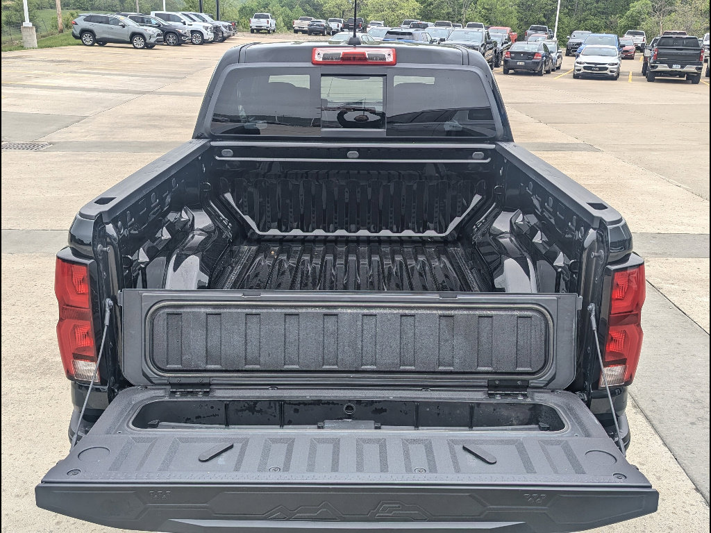 Used 2025 Chevrolet Colorado Z71 w/ Z71 Convenience Package 2 AWD/4WD image 16