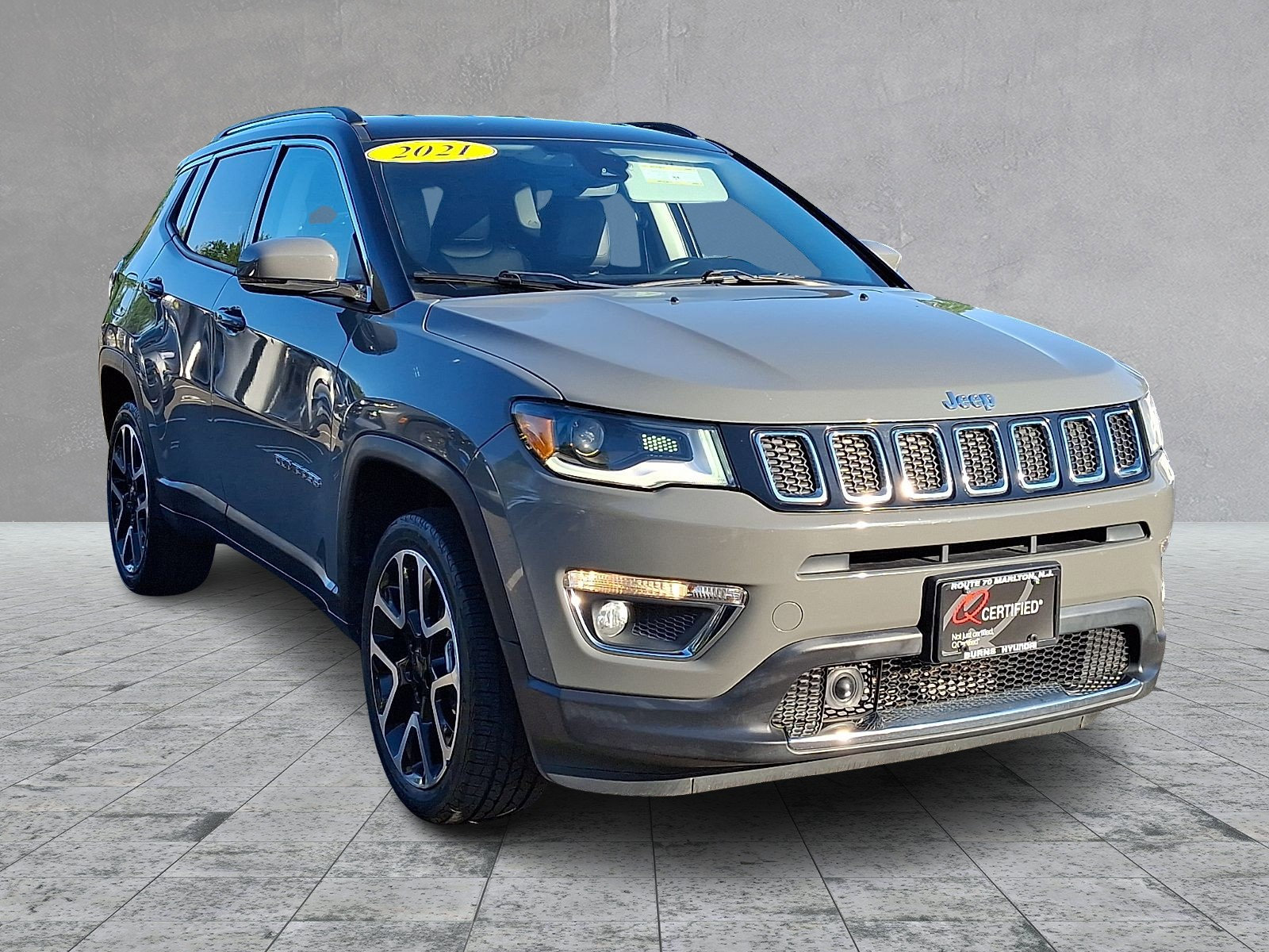 Used 2021 Jeep Compass Limited w/ Elite Exterior Group AWD/4WD image 3