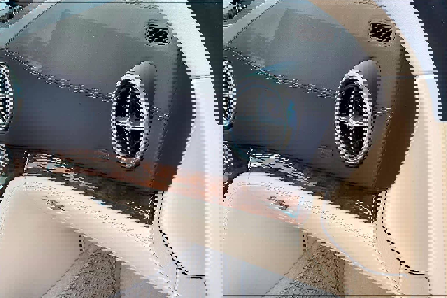 Used 2014 Mercedes-Benz SL 550 image 17