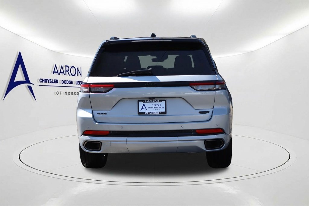 Used 2025 Jeep Grand Cherokee Summit w/ Obsidian Package AWD/4WD image 5