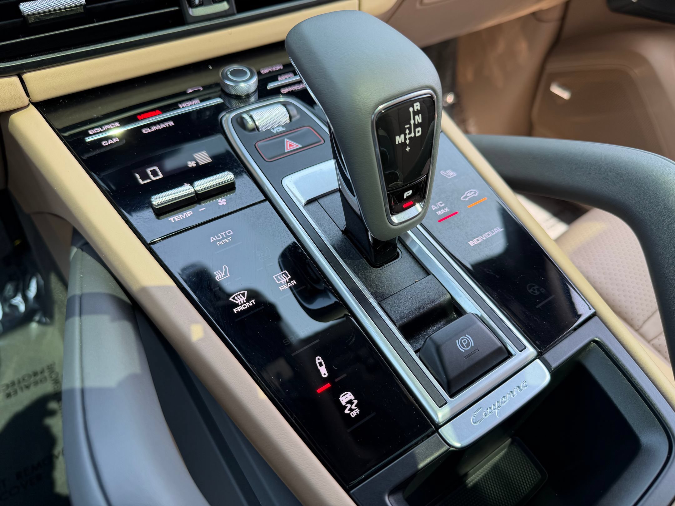 Certified 2023 Porsche Cayenne Platinum Edition AWD/4WD image 31