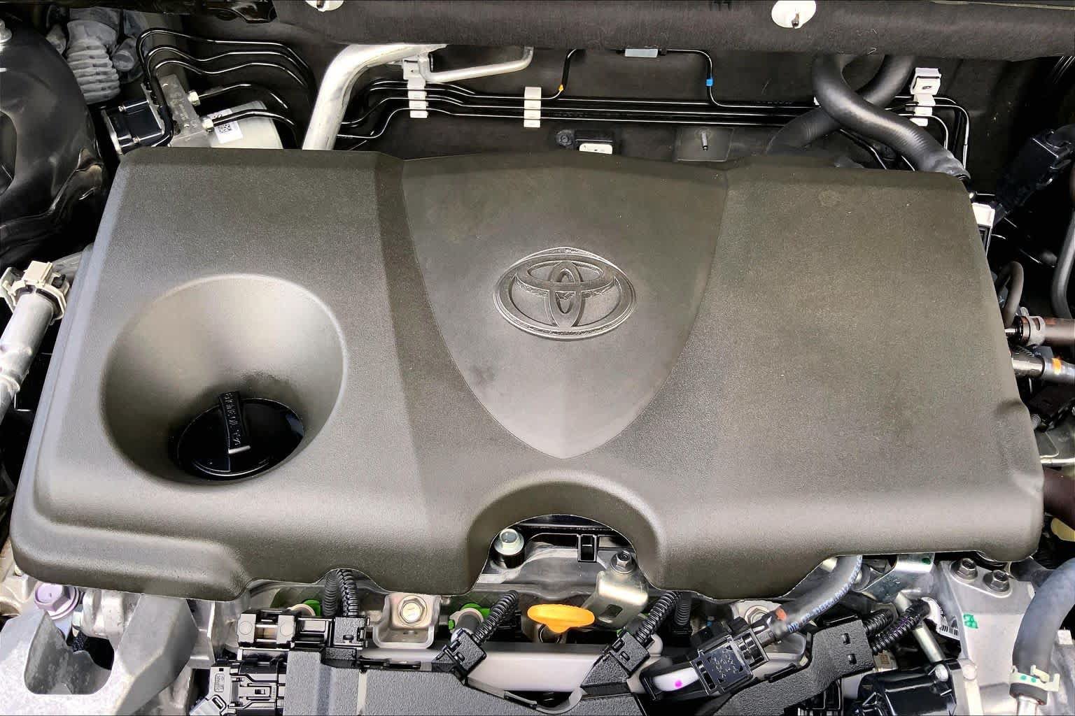Certified 2024 Toyota RAV4 XLE FWD image 32