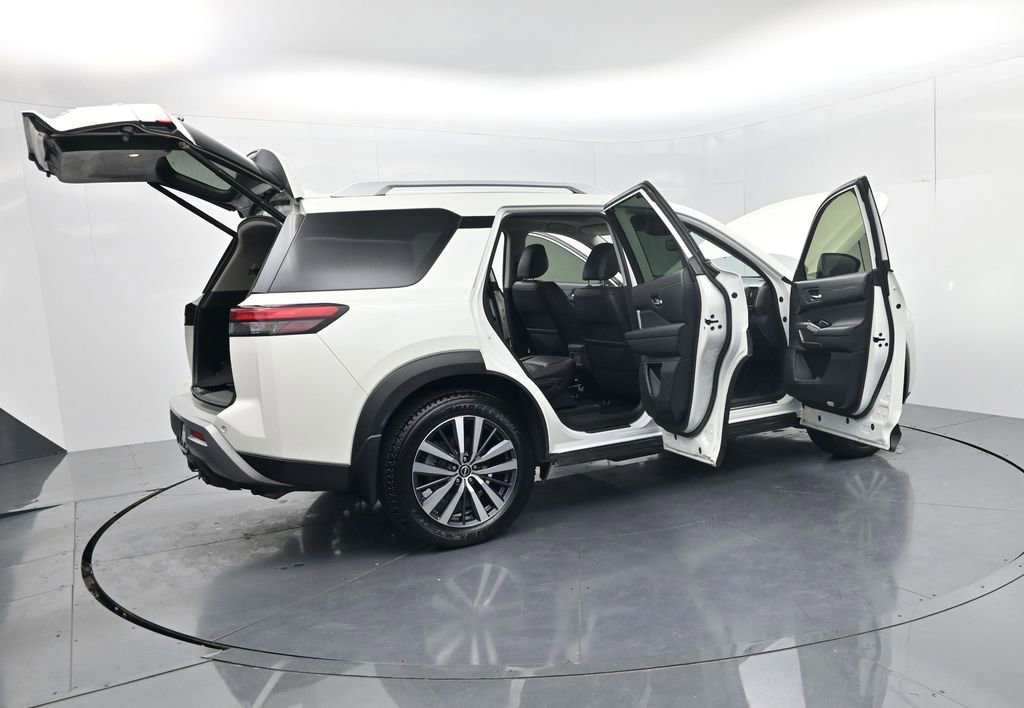 Used 2022 Nissan Pathfinder Platinum w/ Cargo Package image 77