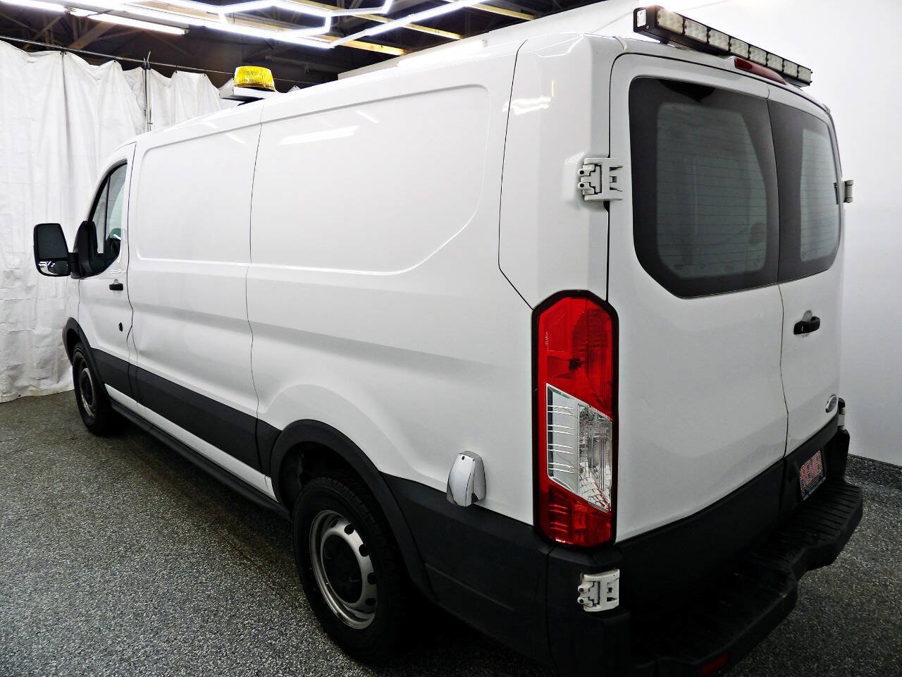 Used 2018 Ford Transit 150 130 Low Roof RWD image 4