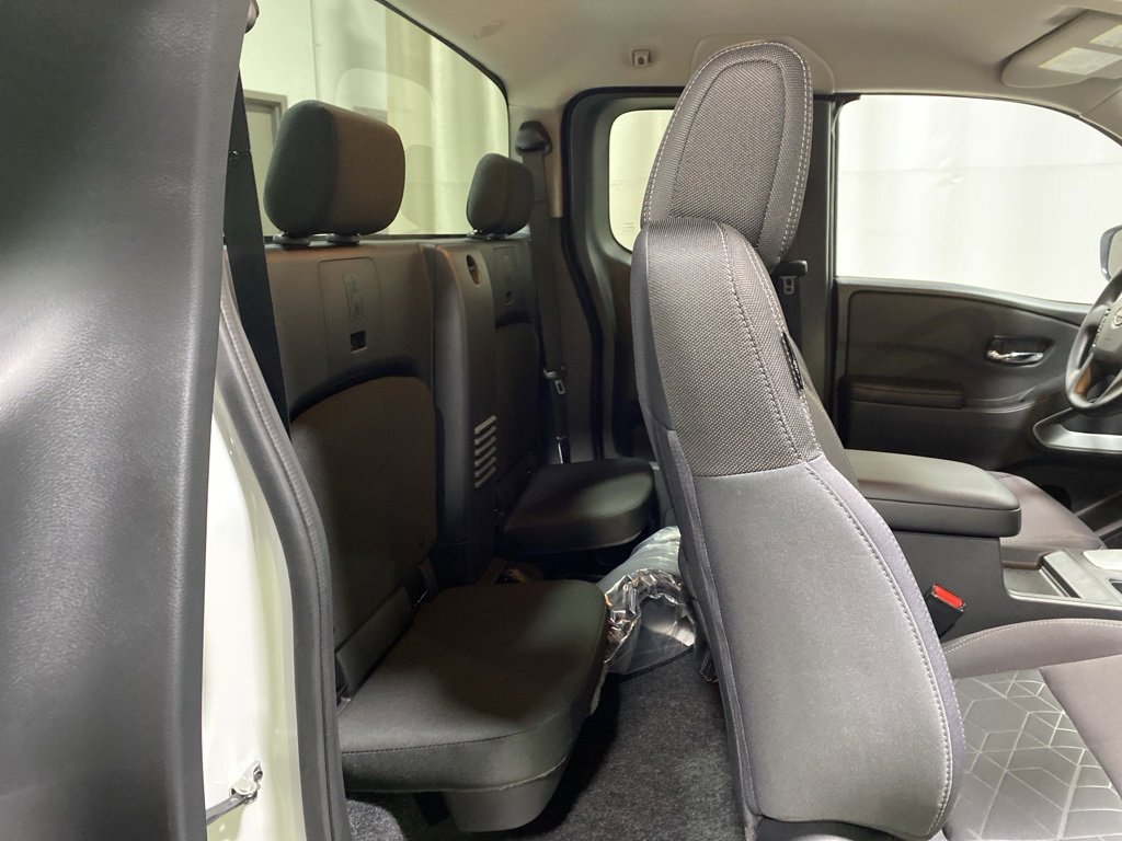 Used 2025 Nissan Frontier SV image 11