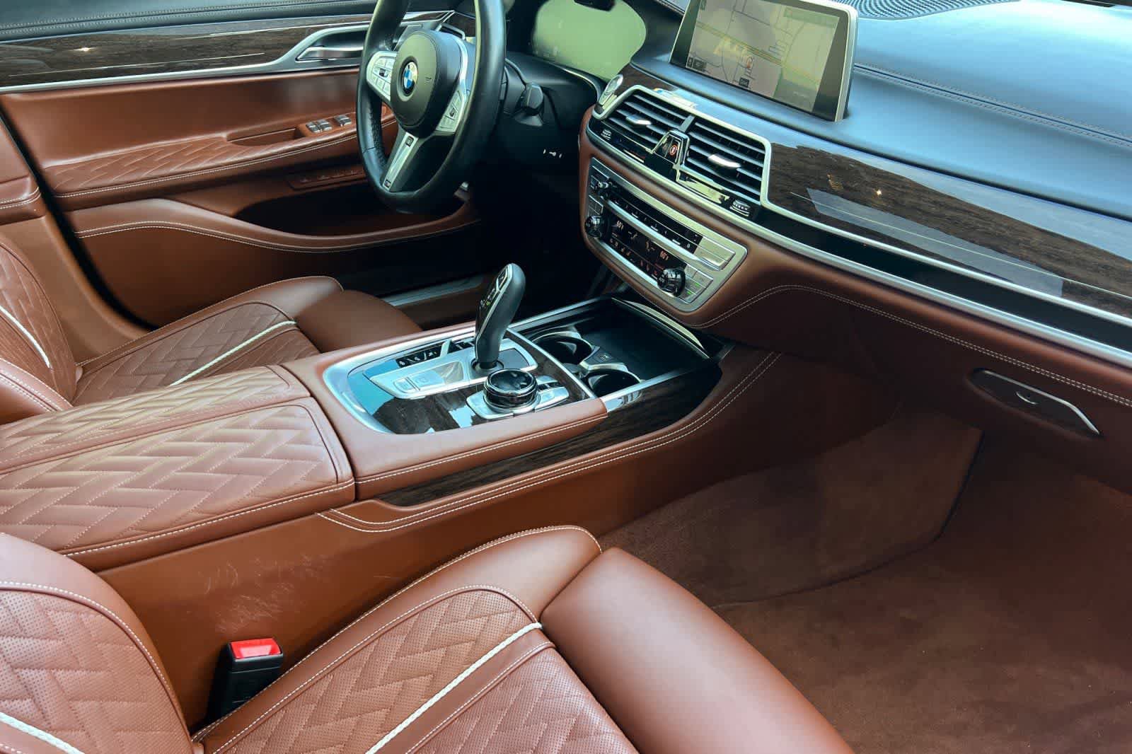 Used 2022 BMW 750i xDrive w/ Autobahn Package AWD/4WD image 17