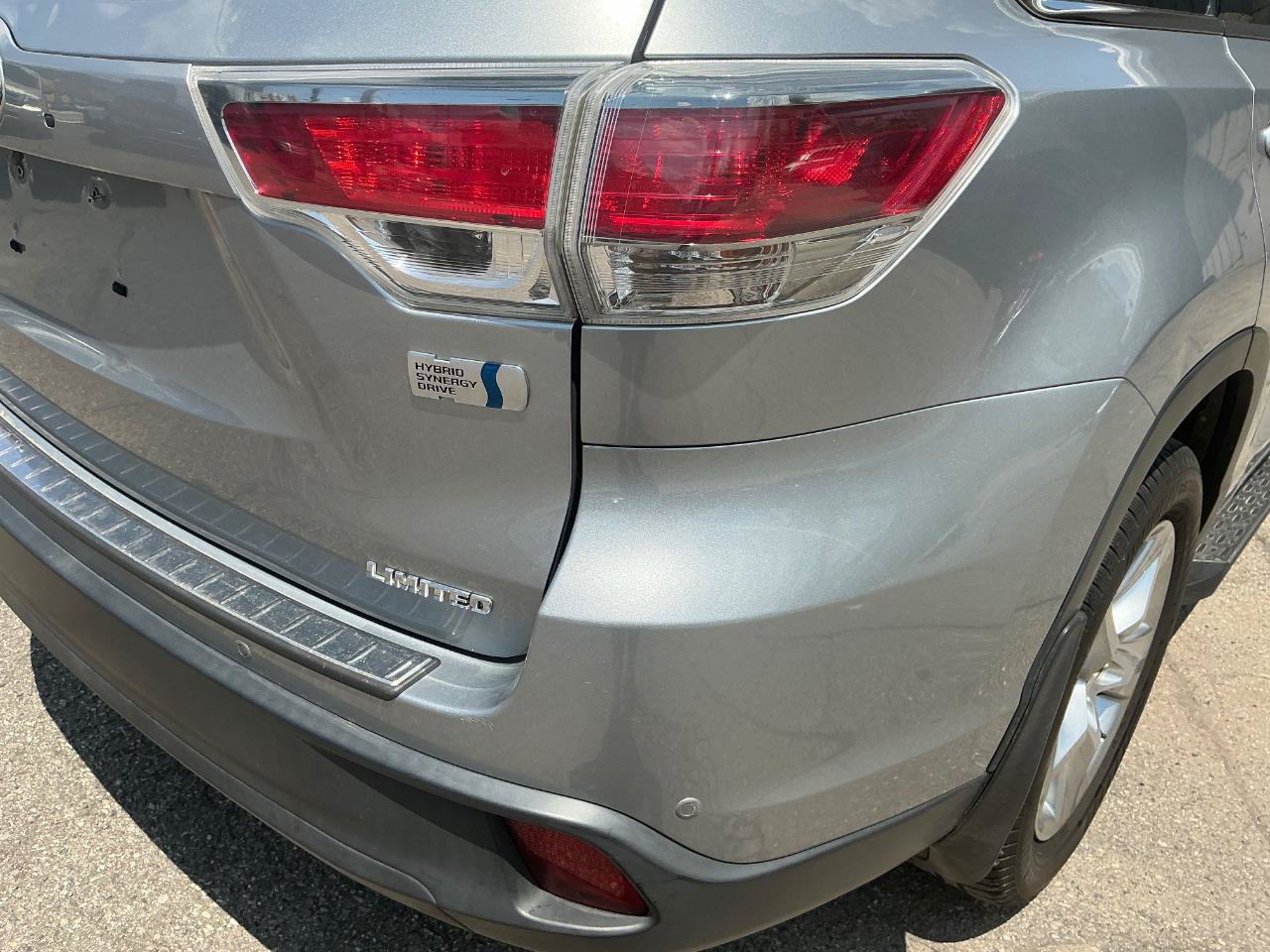 Used 2015 Toyota Highlander Limited w/ Driver Technology Package AWD/4WD image 11