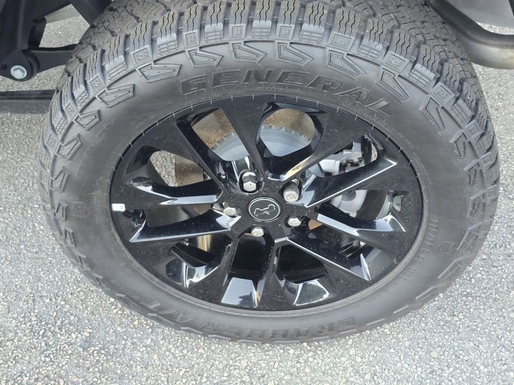 Used 2025 Jeep Gladiator Sport image 5