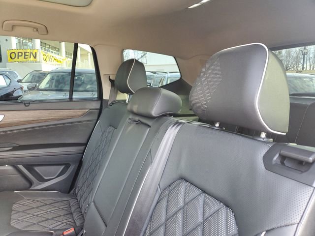 Certified 2025 Volkswagen Atlas SEL Premium R-Line image 9
