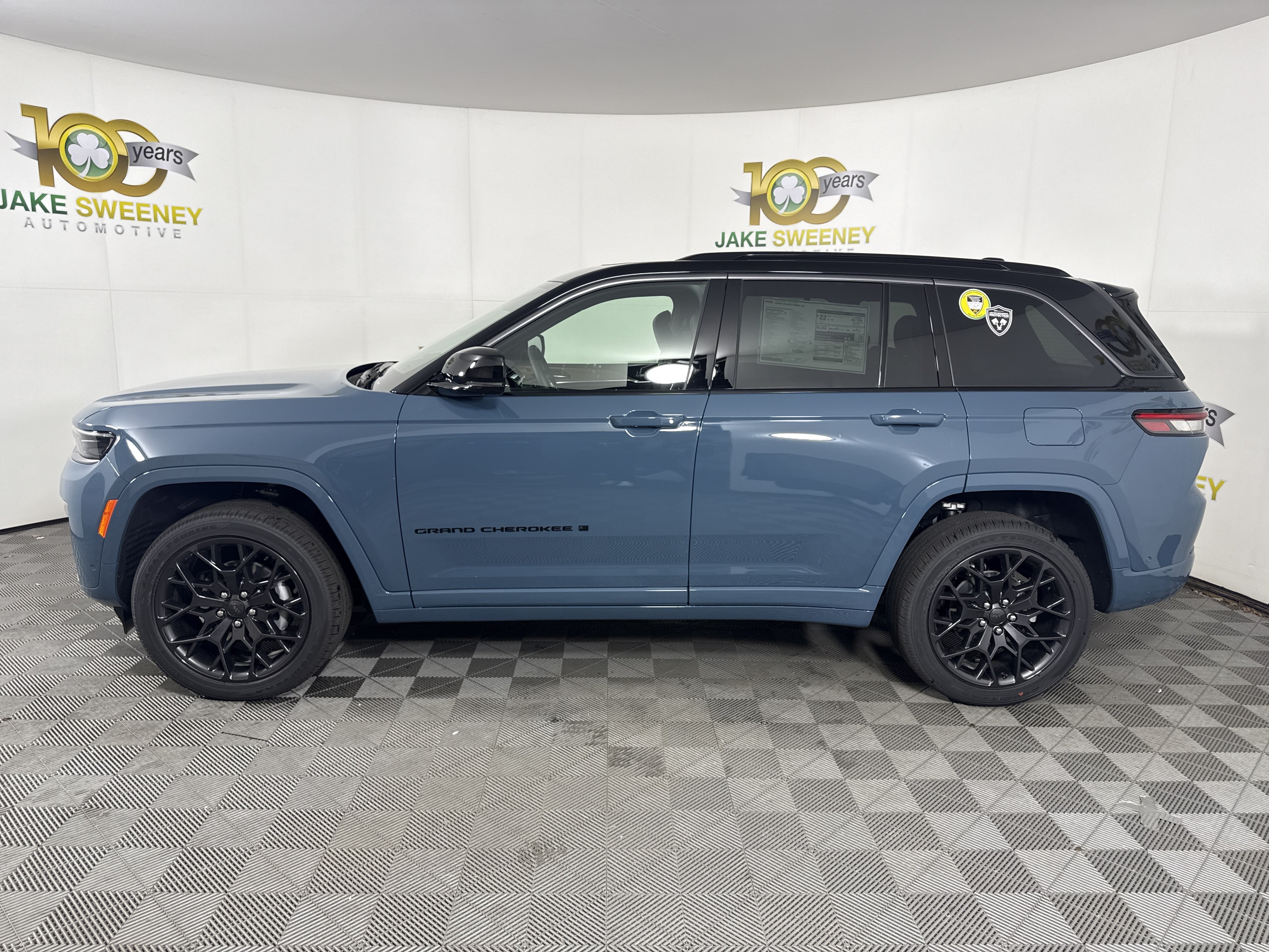 New 2026 Jeep Grand Cherokee Summit w/ Obsidian Package AWD/4WD image 5