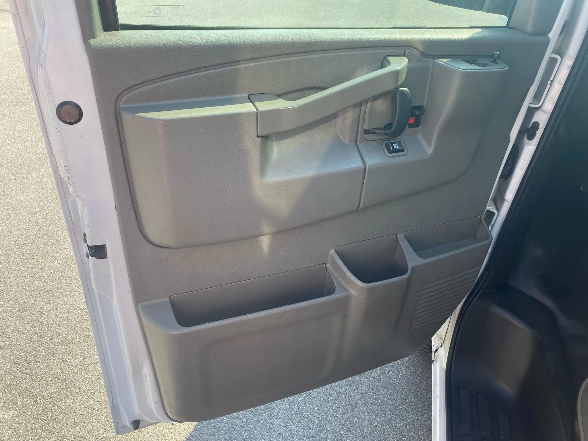 Used 2016 Chevrolet Express 3500 2D RWD image 8