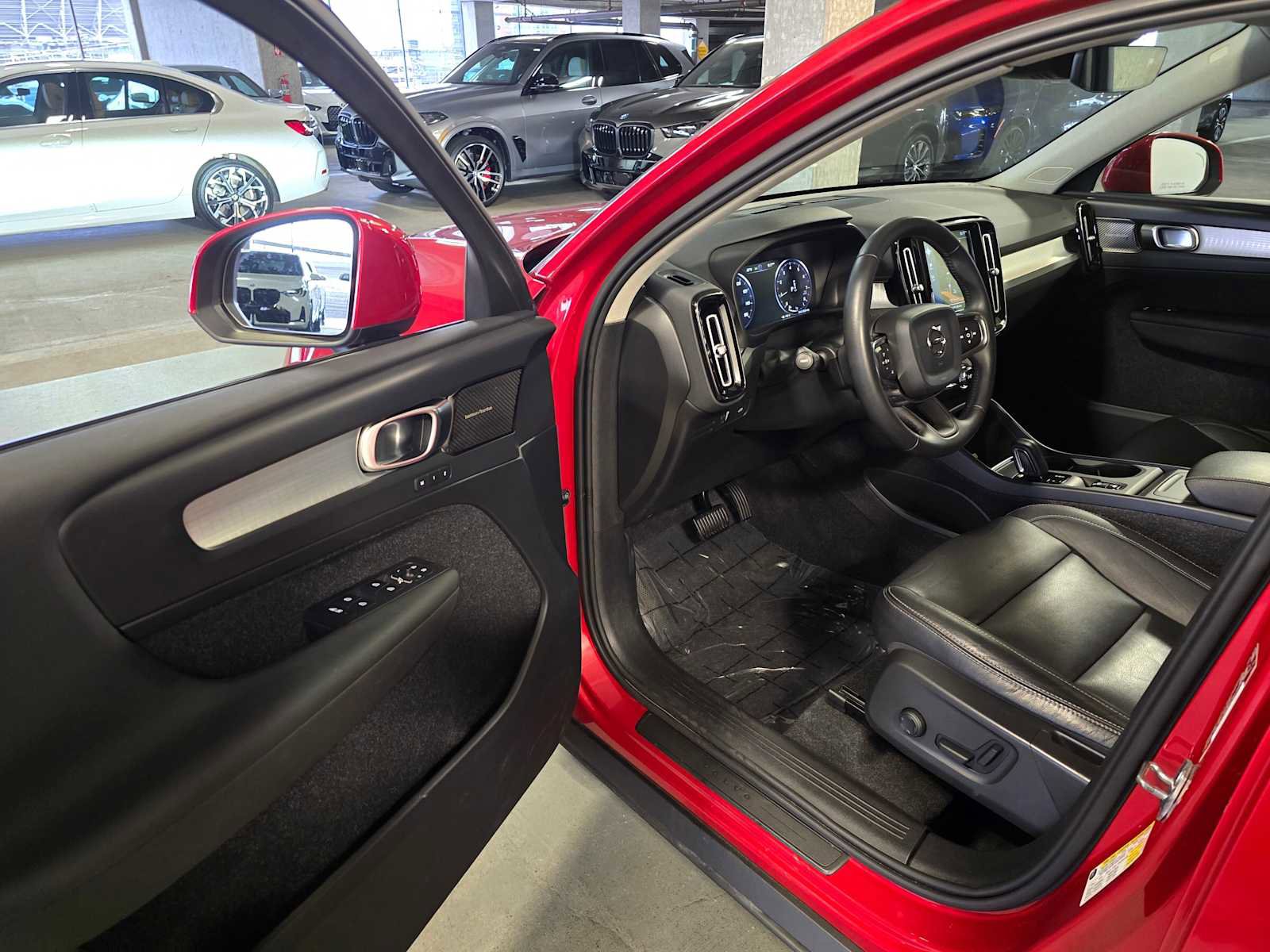 Used 2019 Volvo XC40 T5 Momentum image 25