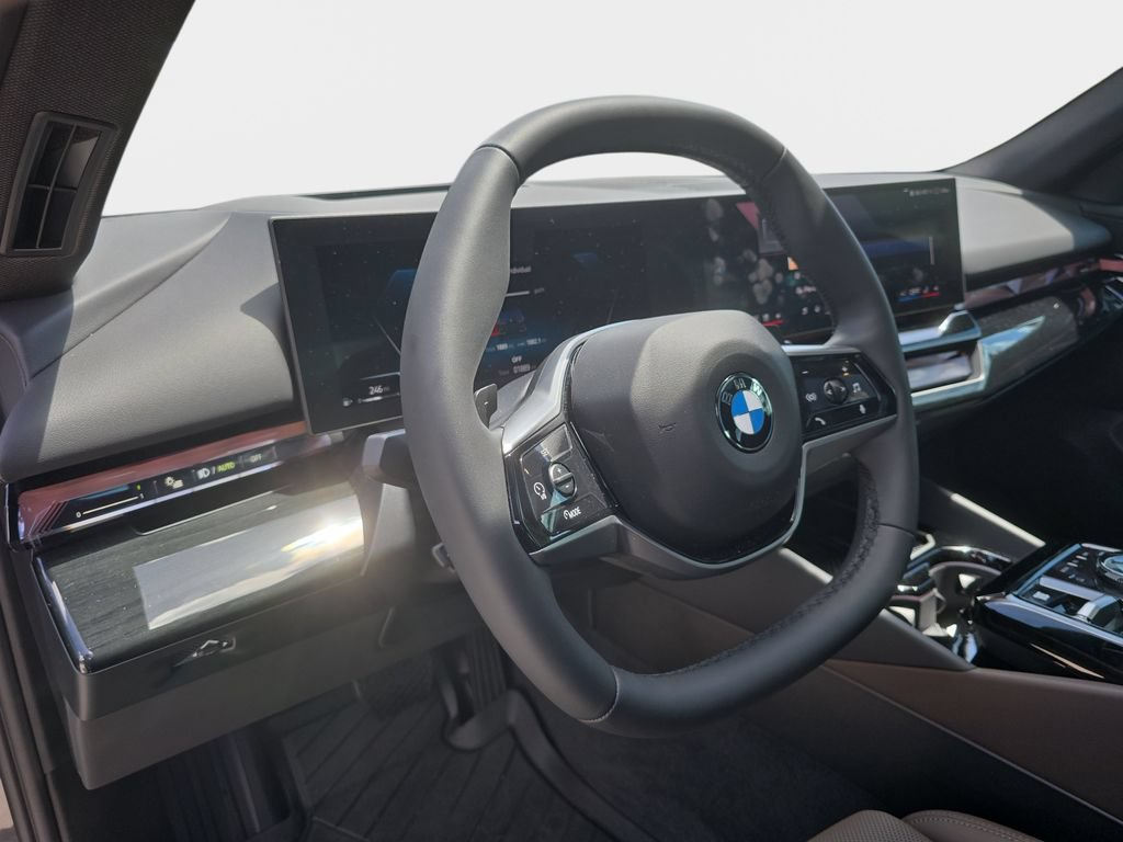 Used 2027 BMW 530i w/ Premium Package RWD image 19