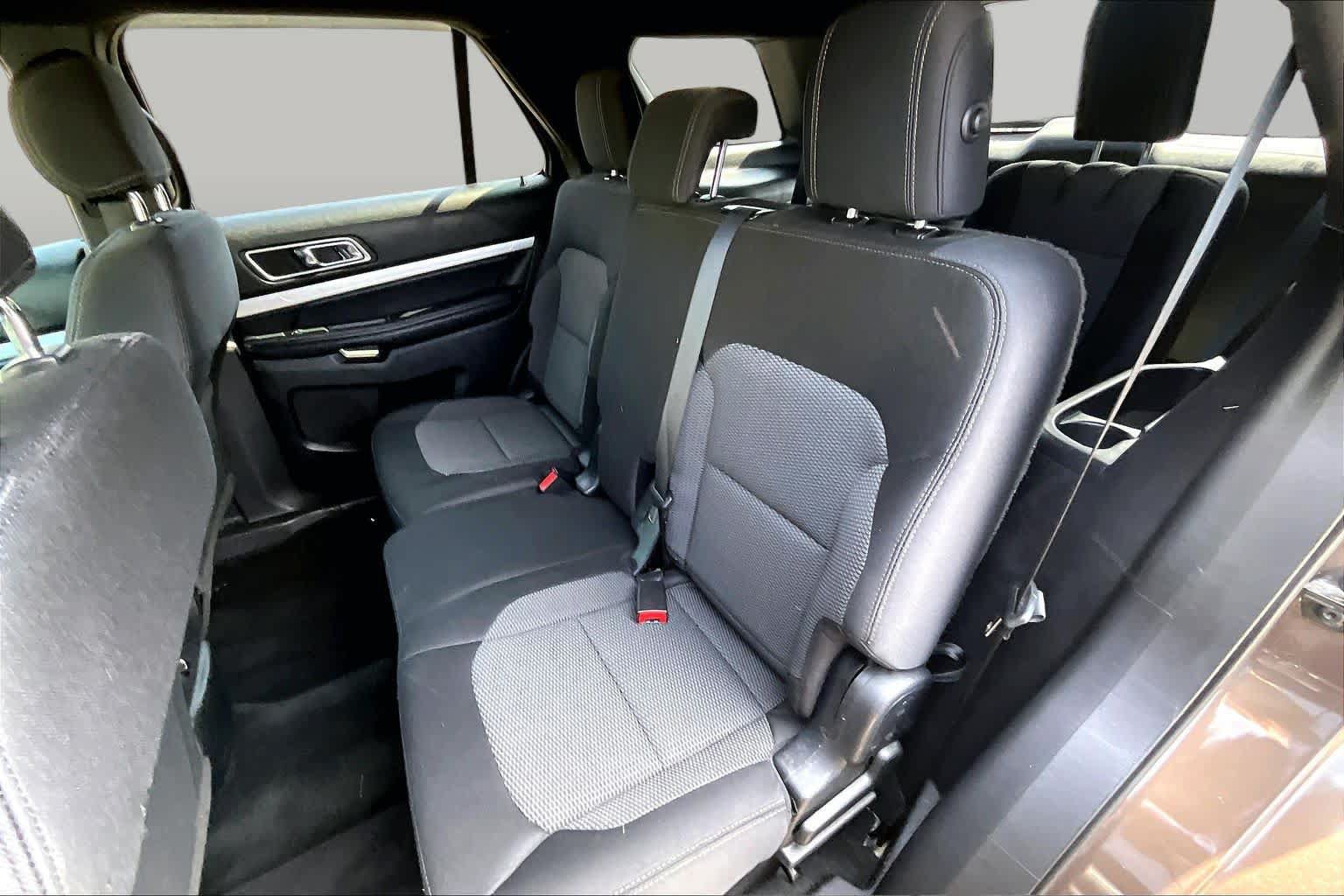 Used 2016 Ford Explorer XLT w/ Class II Trailer Tow Package FWD image 21