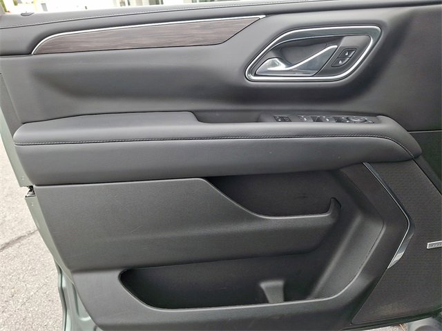 Used 2023 Chevrolet Suburban Z71 w/ Luxury Package image 16