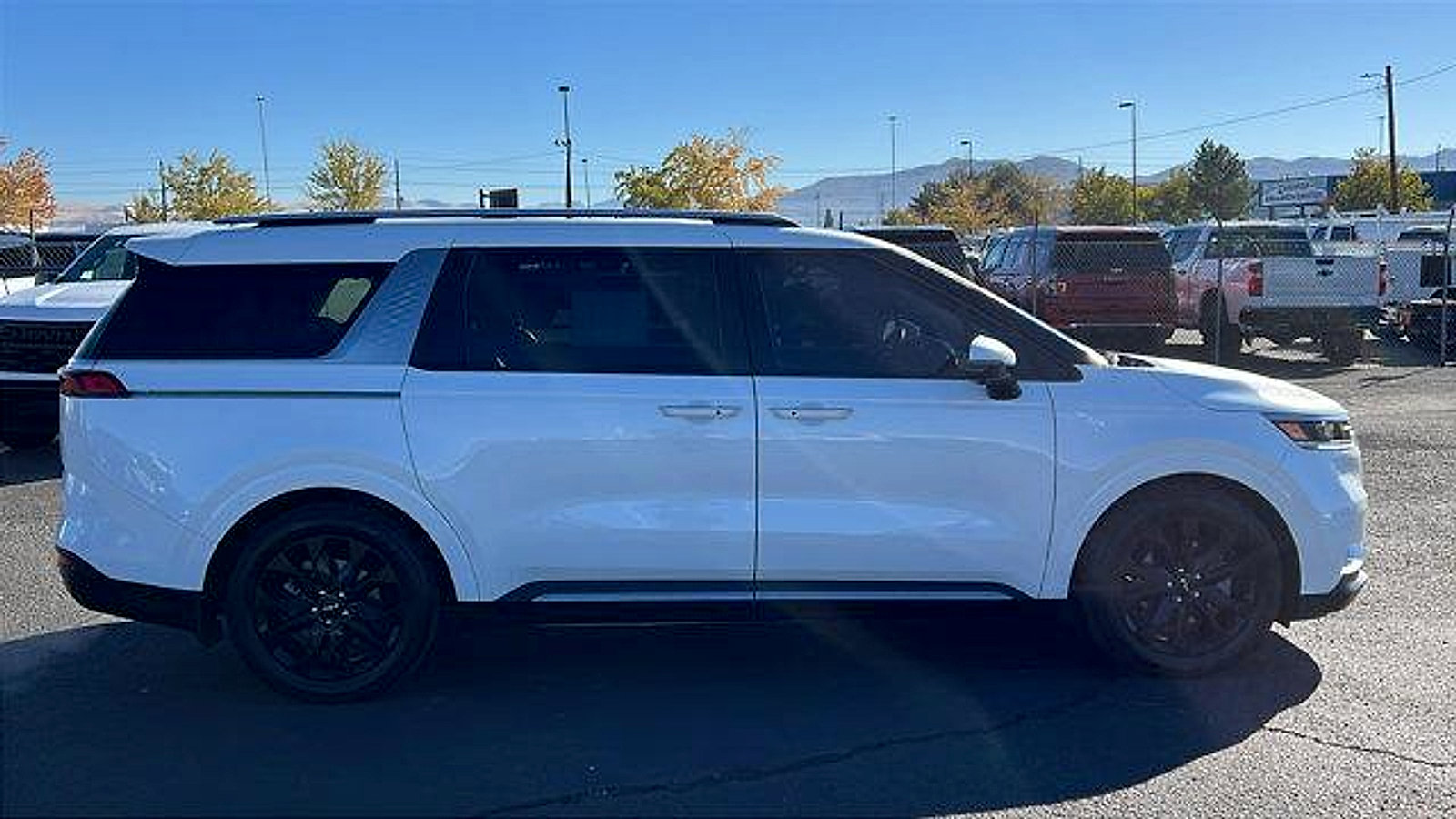 Used 2023 Kia Carnival SX Prestige image 4