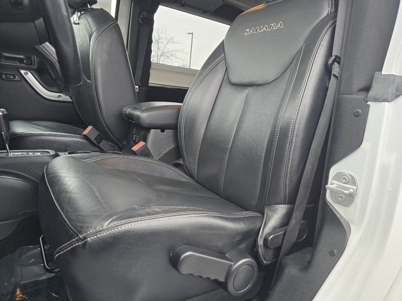 Used 2018 Jeep Wrangler Sahara w/ Connectivity Group image 25