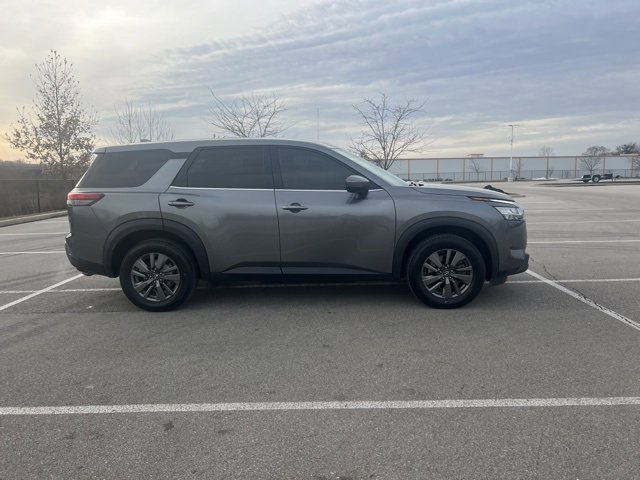 Used 2022 Nissan Pathfinder S image 10