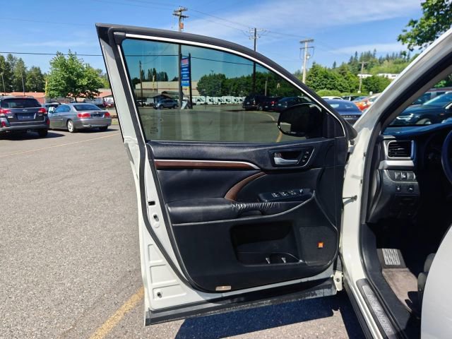 Used 2015 Toyota Highlander Limited AWD/4WD image 10