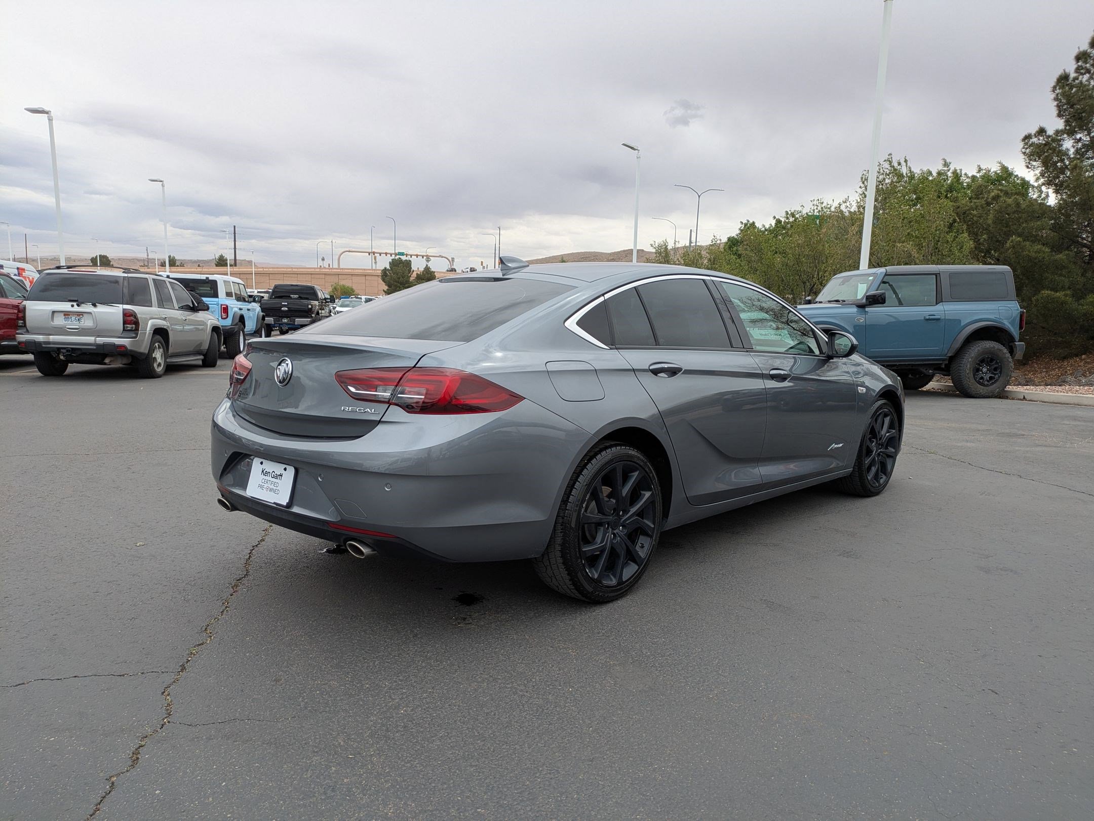 Used 2020 Buick Regal Avenir w/ Driver Confidence Package II image 3