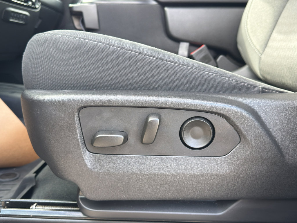 Used 2024 Chevrolet Silverado 2500 LT w/ Convenience Package image 19