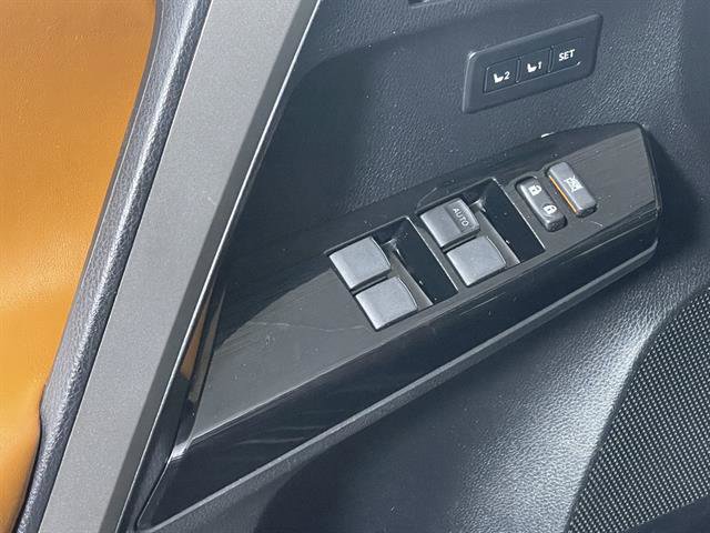Used 2017 Toyota RAV4 Limited image 18