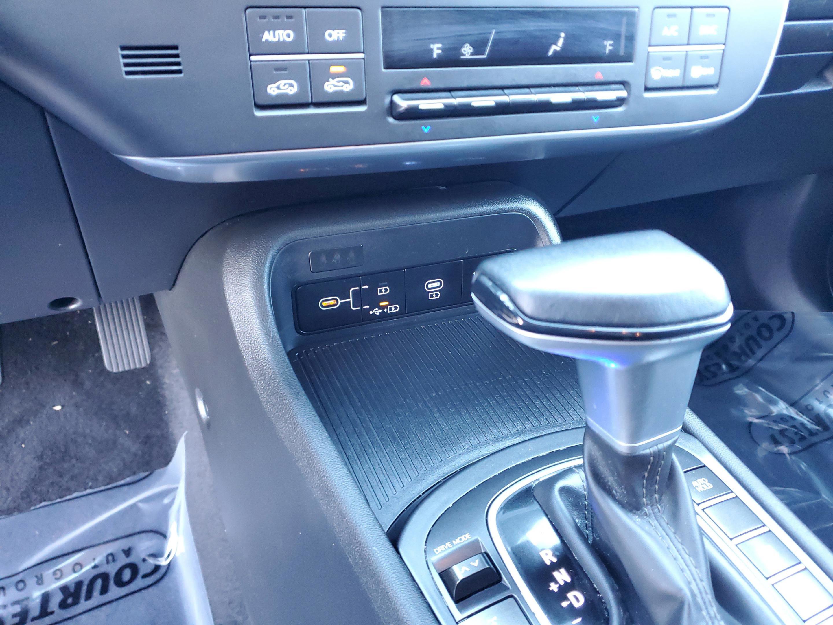 Used 2025 Hyundai Kona SEL image 24