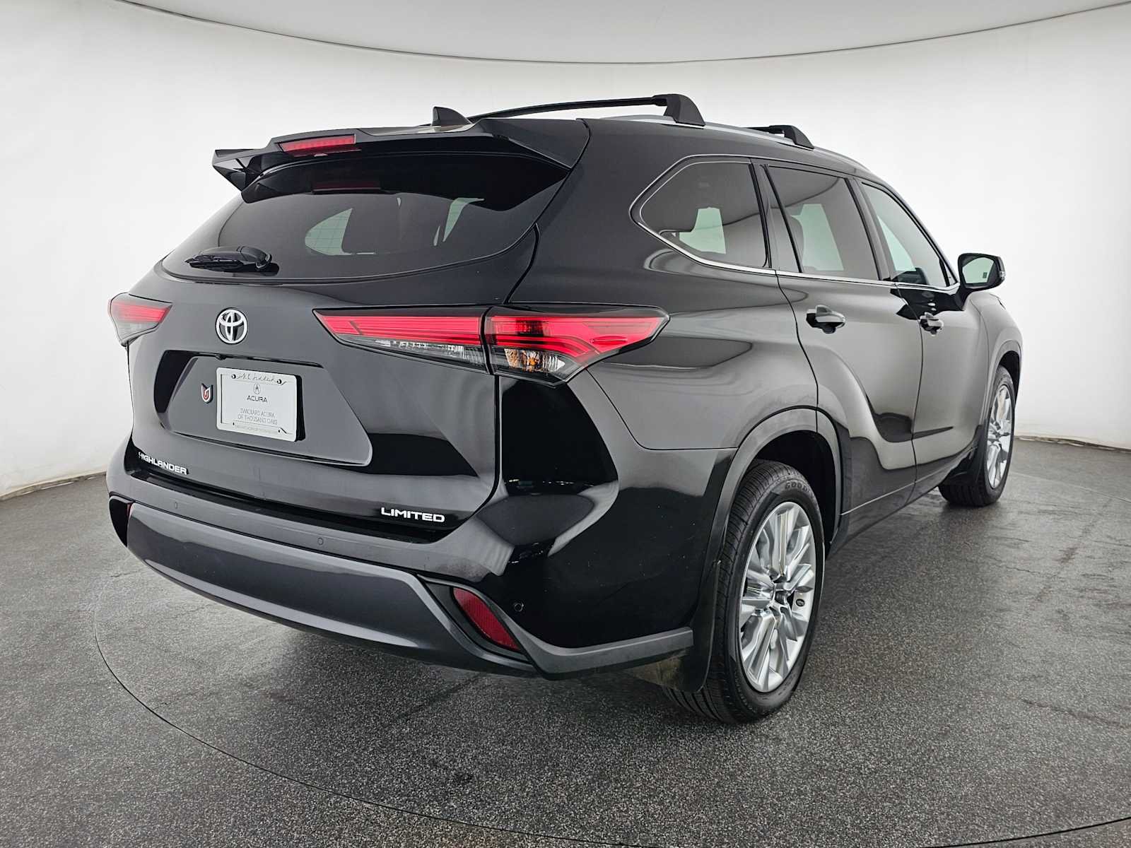 Used 2023 Toyota Highlander Limited FWD image 5