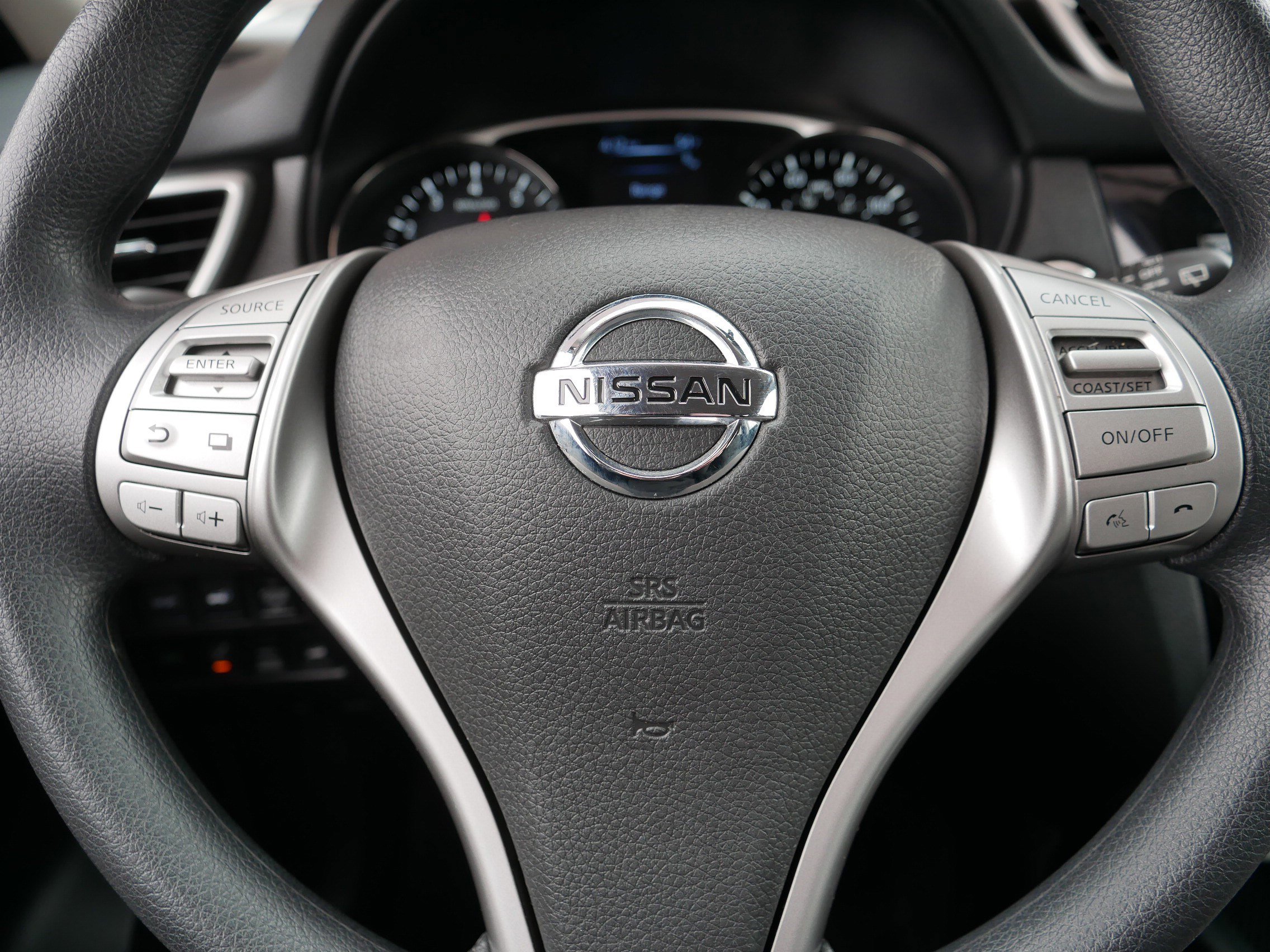 Used 2016 Nissan Rogue SV w/ SV Premium Package image 25