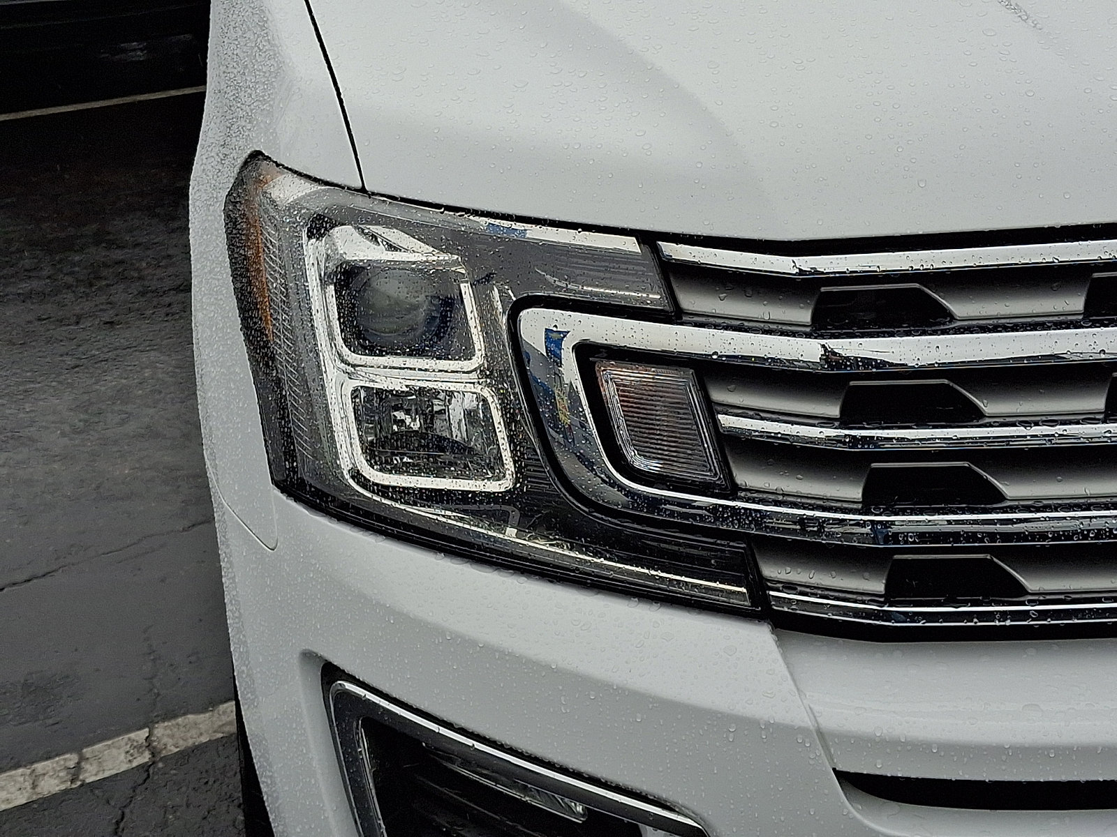 Used 2020 Ford Expedition Limited image 10