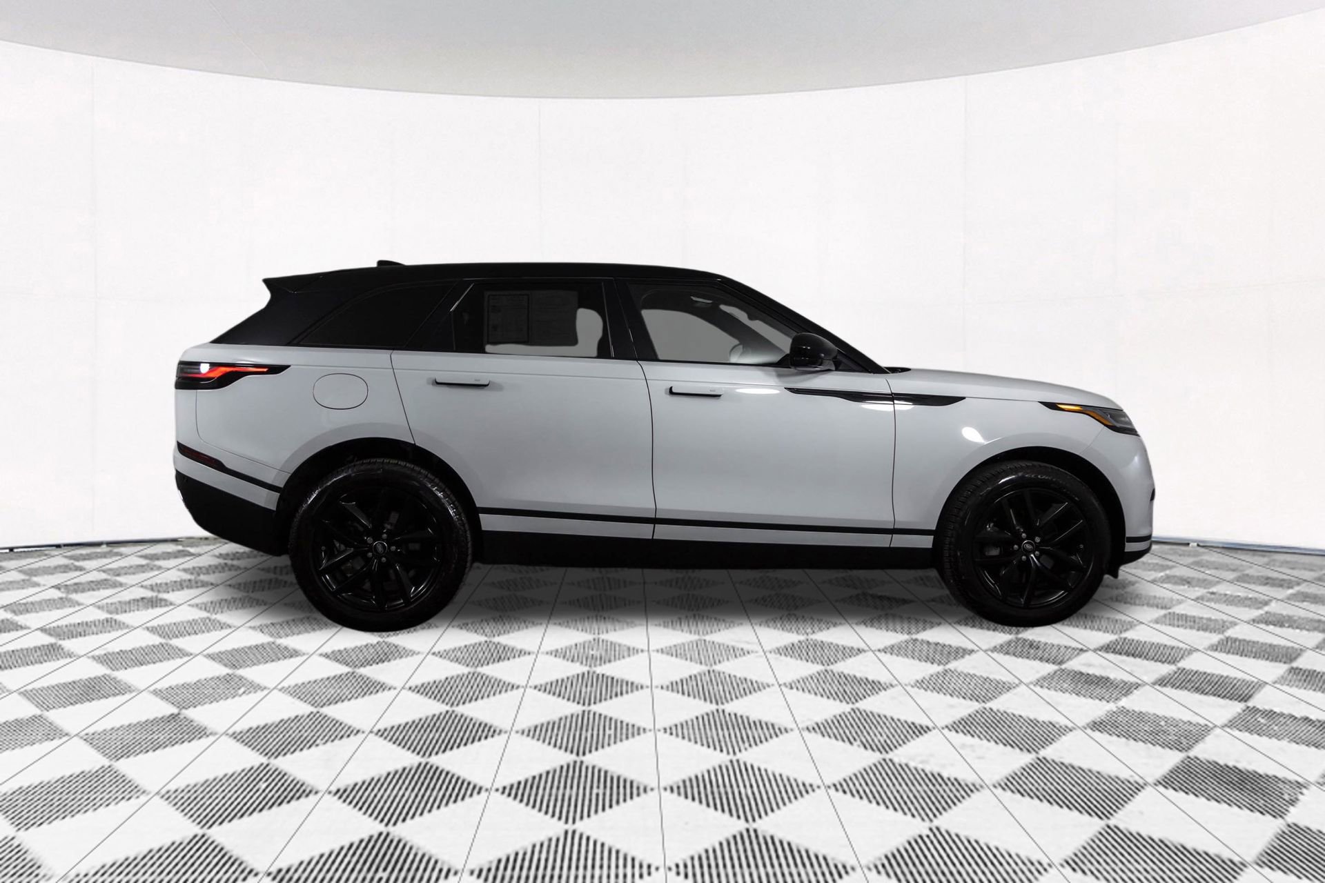 Used 2025 Land Rover Range Rover Velar S AWD/4WD image 21