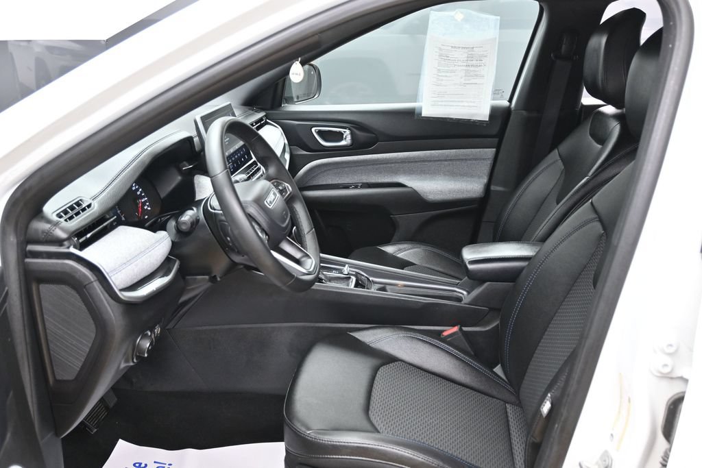 Used 2024 Jeep Compass Latitude AWD/4WD image 16