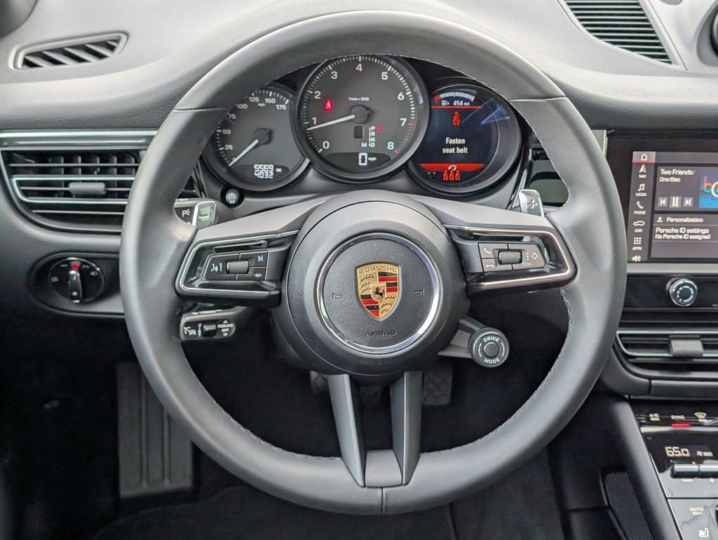 Certified 2025 Porsche Macan AWD/4WD image 20